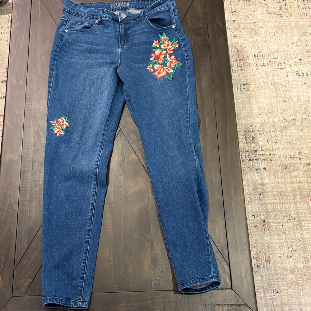 R1893 Floral Embroidered Jeggings